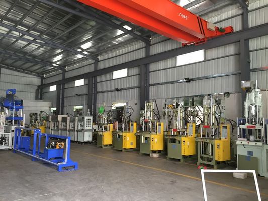 آلة صناعة البلاستيك الفقرية المجهرية لـ 15T PVC للاحتياجات الإنتاجية الصغيرة