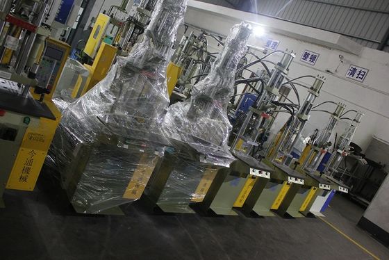 الهيدروليكية سطح المكتب البلاستيكية آلة صب الحقن مع 260mm المسافة بين قضبان ربطة العنق